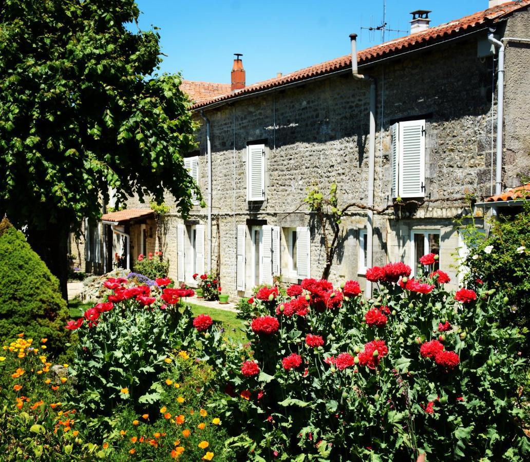 Bed and Breakfast Les Noyers Aulnay Aulnay  Exterior foto